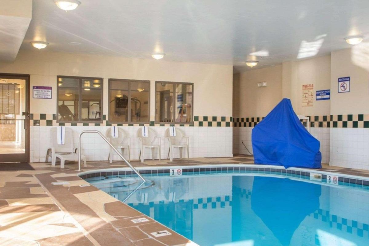 La Quinta Inn & Suites By Wyndham South Holland Bagian luar foto