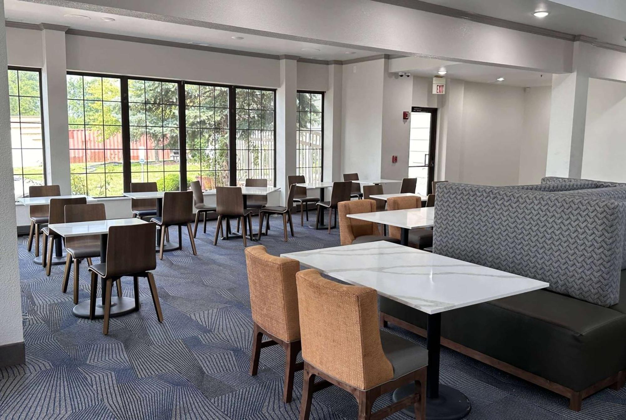 La Quinta Inn & Suites By Wyndham South Holland Bagian luar foto